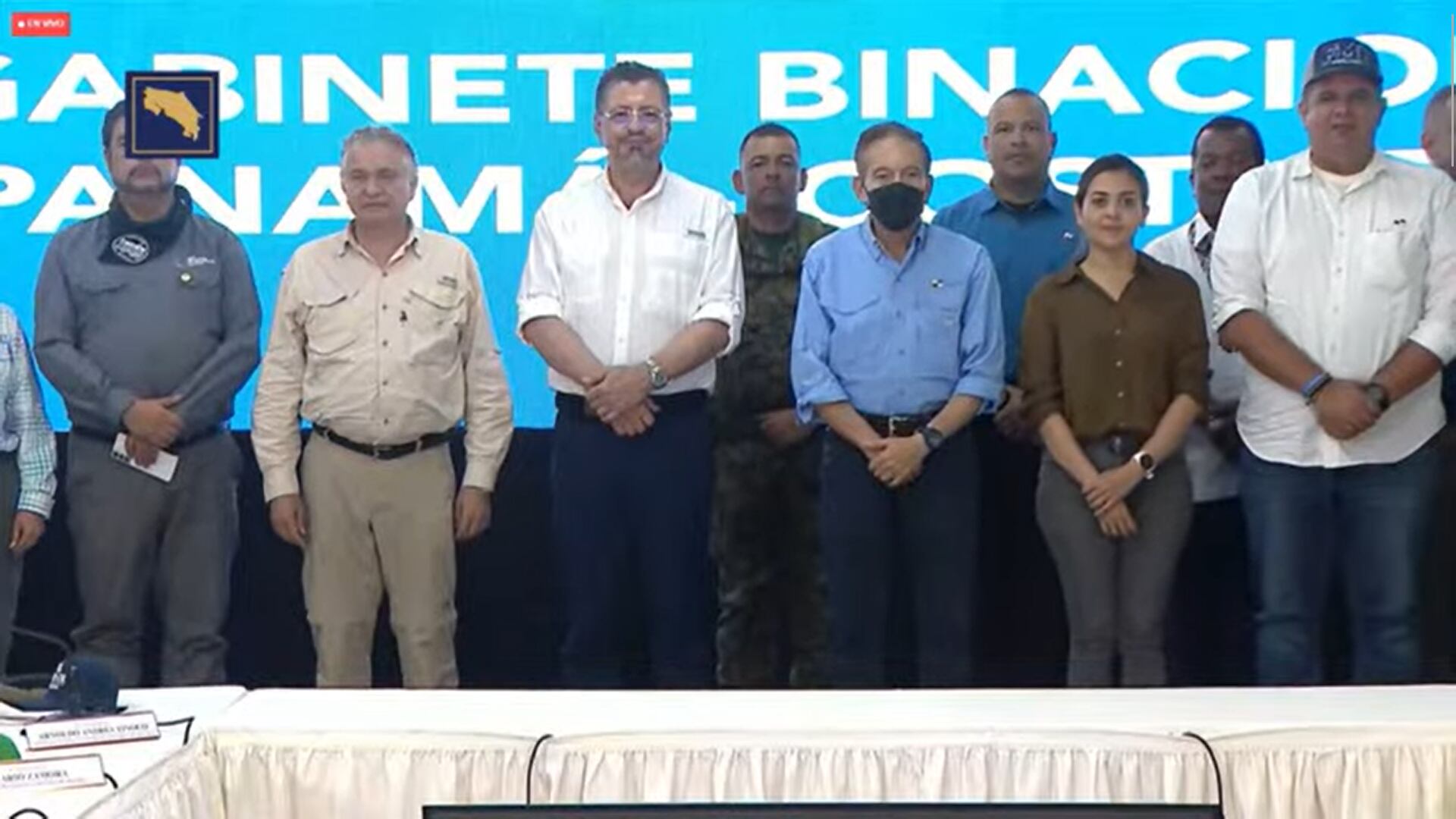 En la foto los mandatarios Rodrigo Chaves y Laurentino Cortizo, durante la coferencia de prensa en suelo panameño, donde anunciaron que transportan migrantes desde Panamá hasta la frontera con Nicaragua.