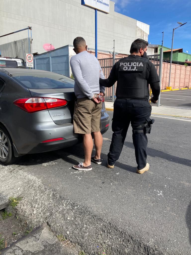 En Aserrí se detuvo a Torres, de 24 años, mientras que su cómplice ,apellidado Vallecillo, cayó en San José centro. Foto: Cortesía OIJ.