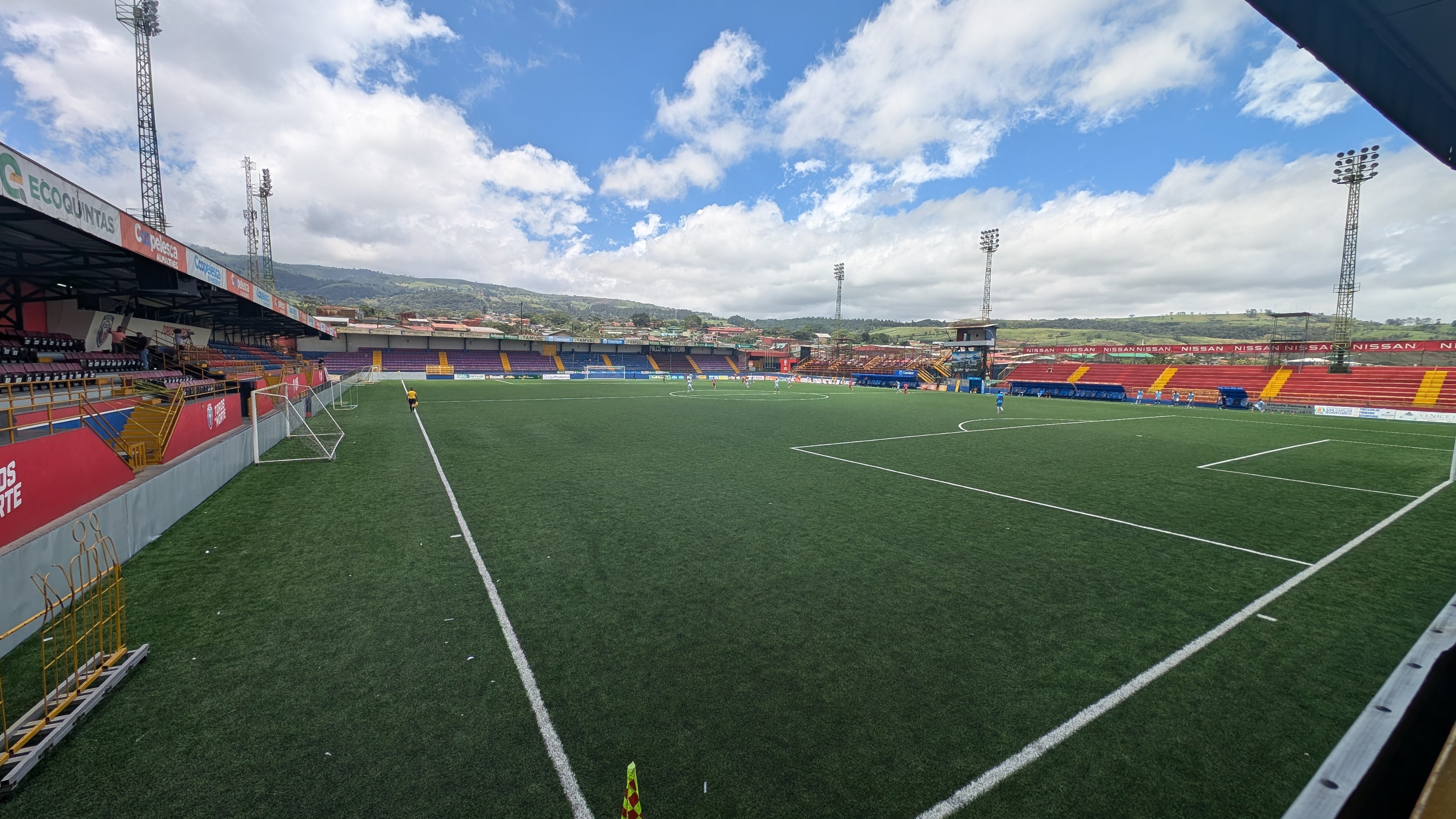 Aficionados volverán al Carlos Ugalde este sábado por la noche. Jugadores explicaron a ‘La Nación’ sus sensaciones con la nueva gramilla; además, otros cambios en el estadio buscan habilitarlo para recibir partidos de Concacaf