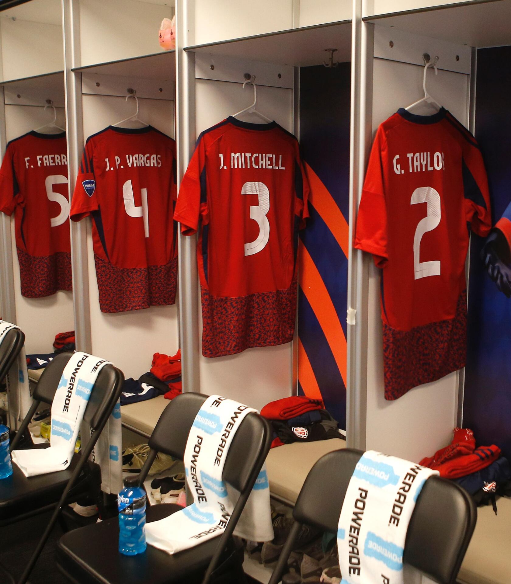 La Selección de Costa Rica no solo presenta cambios en ataque para el partido contra Paraguay en la Copa América.