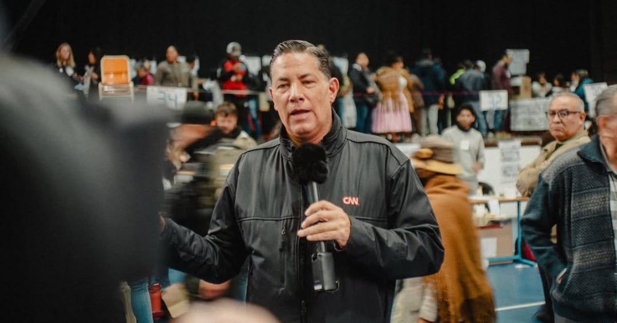 El presentador Fernando del Rincón estuvo hospitalizado tras presentar fiebre constante de más de 40 °C.