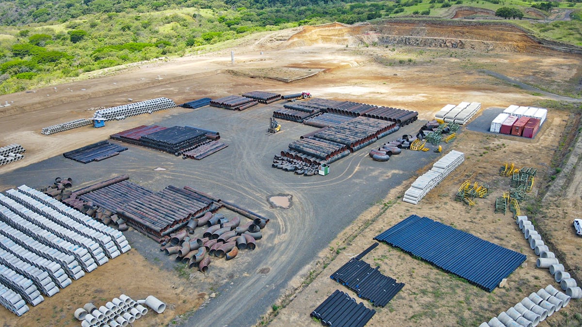 Tuberías de conducción de vapor en las instalaciones del Proyecto Geotérmico Borinquen I, en Liberia, Guanacaste. La planta, con un avance de 55% en obras, no estaría lista sino hasta inicios de 2030.