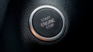 Estudian eliminar la función que apaga el motor del auto cuando está detenido