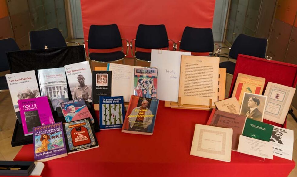 Obras de Luis Rafael Sánchez y Ricardo Miró.