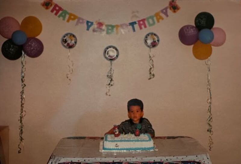 Bad Bunny cumplió 31 años y lo celebró con una imagen de su infancia.