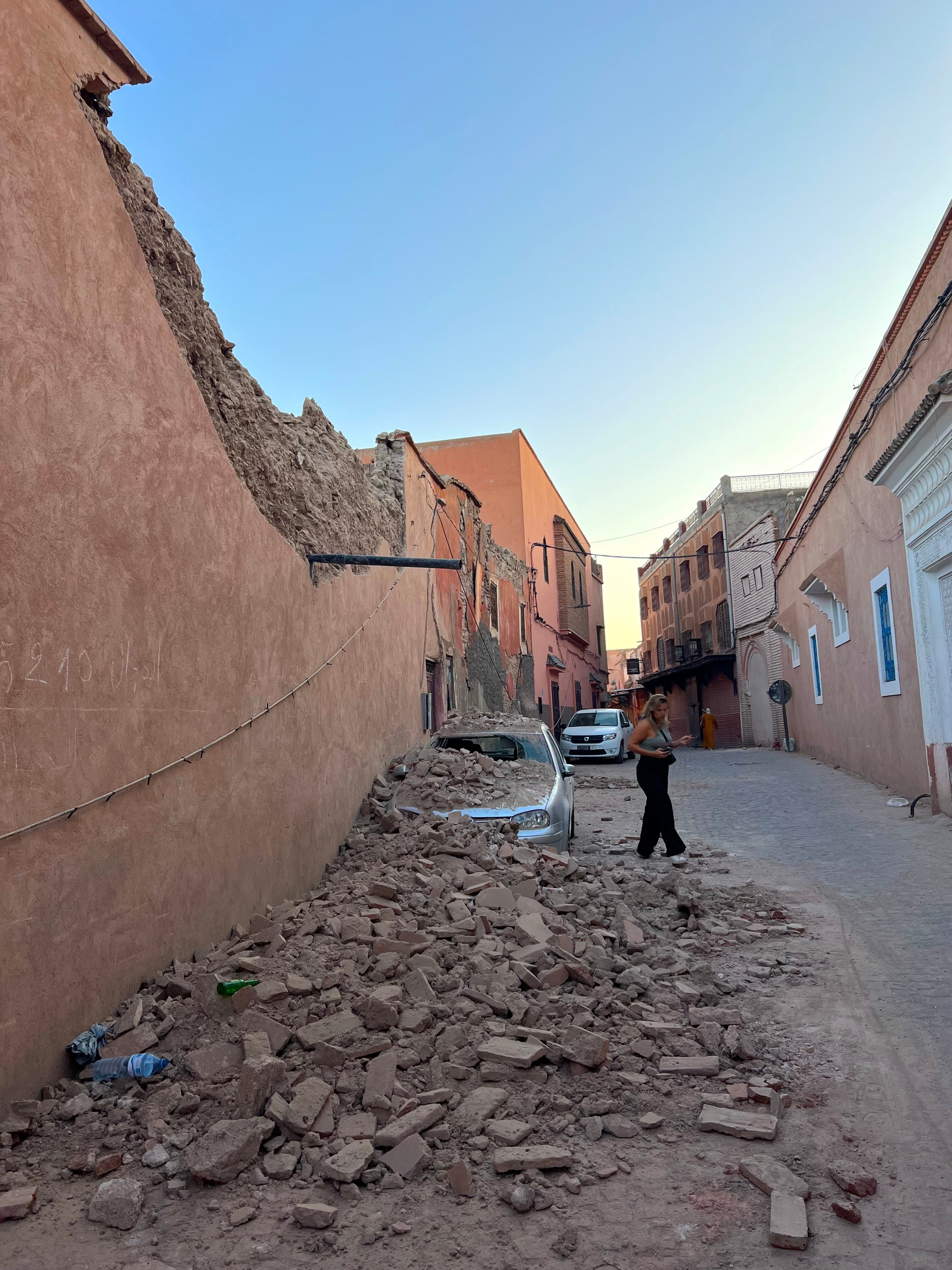 Viviana Araya Saborío el sábado 10 de setiembre por la mañana en las calles de Marrakesh mientras la pareja valoraba a dónde irse. Fotografía: Cortesía.