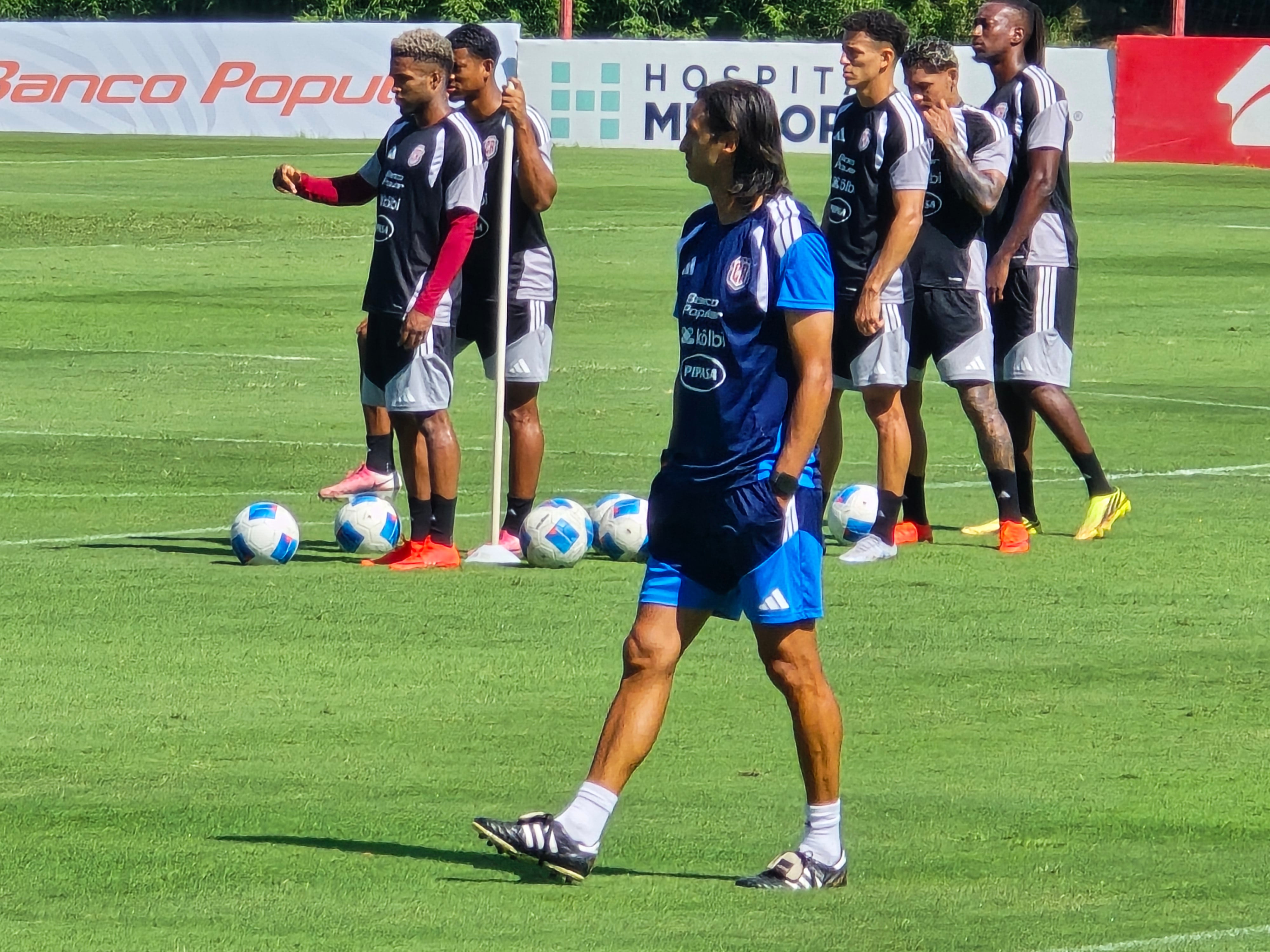 Bryan Ruiz afina detalles con la Selección de Costa Rica antes del viaje a Nicaragua, para el partido de este jueves en Nations League.
