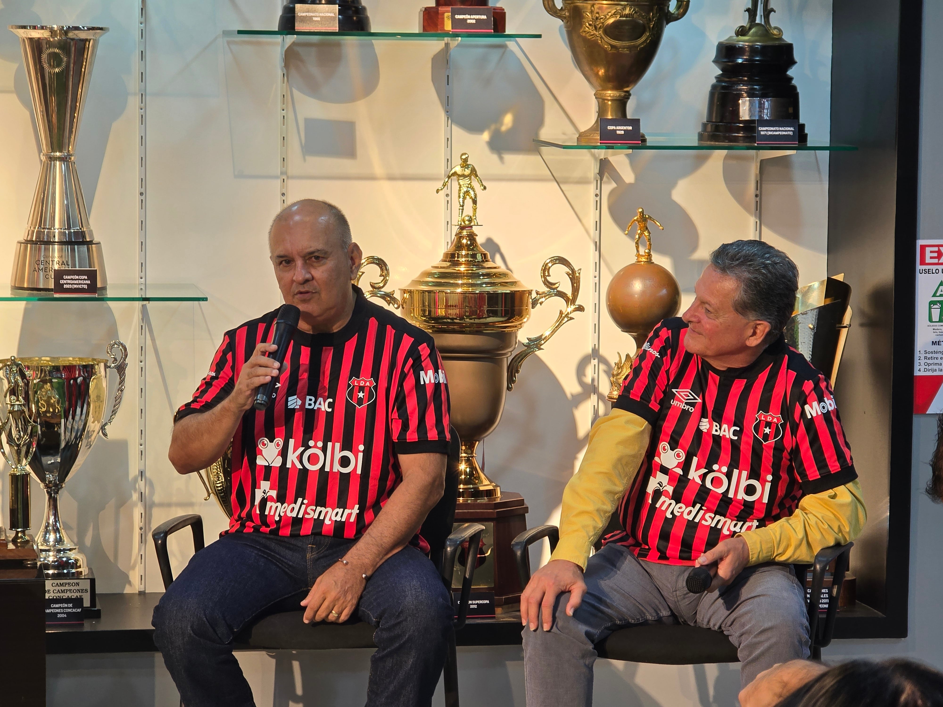 Álvaro Solano y Luis Raquel Ledezma contaron varias anécdotas en los "Relatos del Morera".