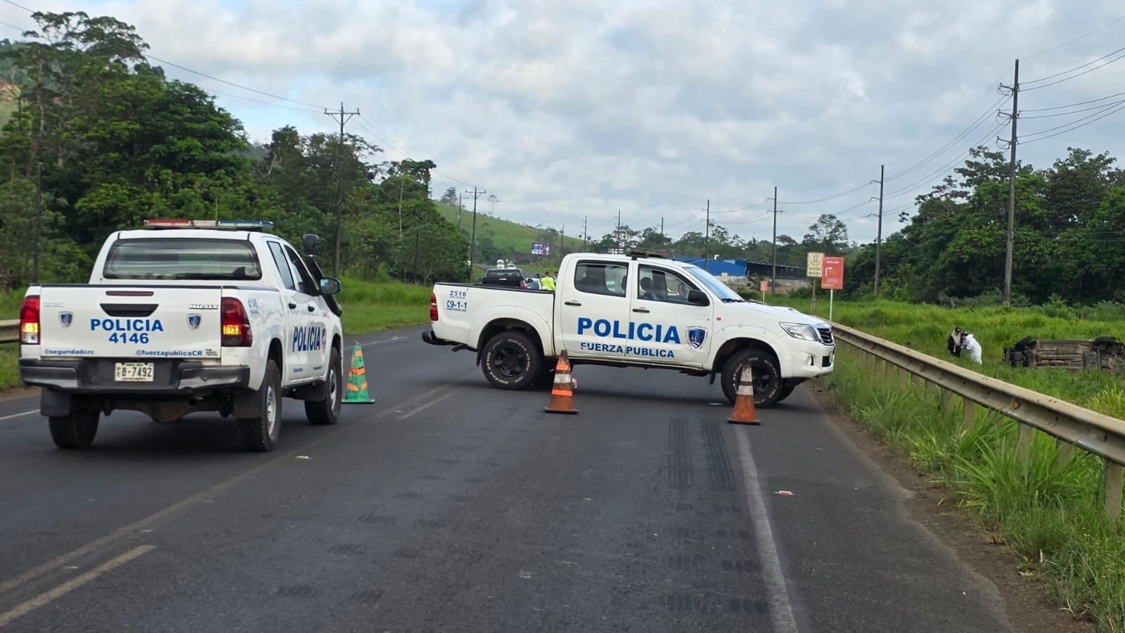 Dos hermanos oriundos de Aguas Zarcas de San Carlos, fallecieron tras el vuelco del vehículo en que viajaban. El accidente ocurrió en la ruta nacional 4, en Vuelta Koper – Tapón de Chilamate.