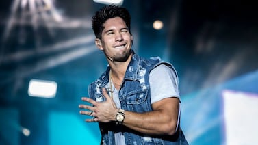 Famoso cantante preocupa a sus fans por actitud en el escenario: ‘Está desorientado’