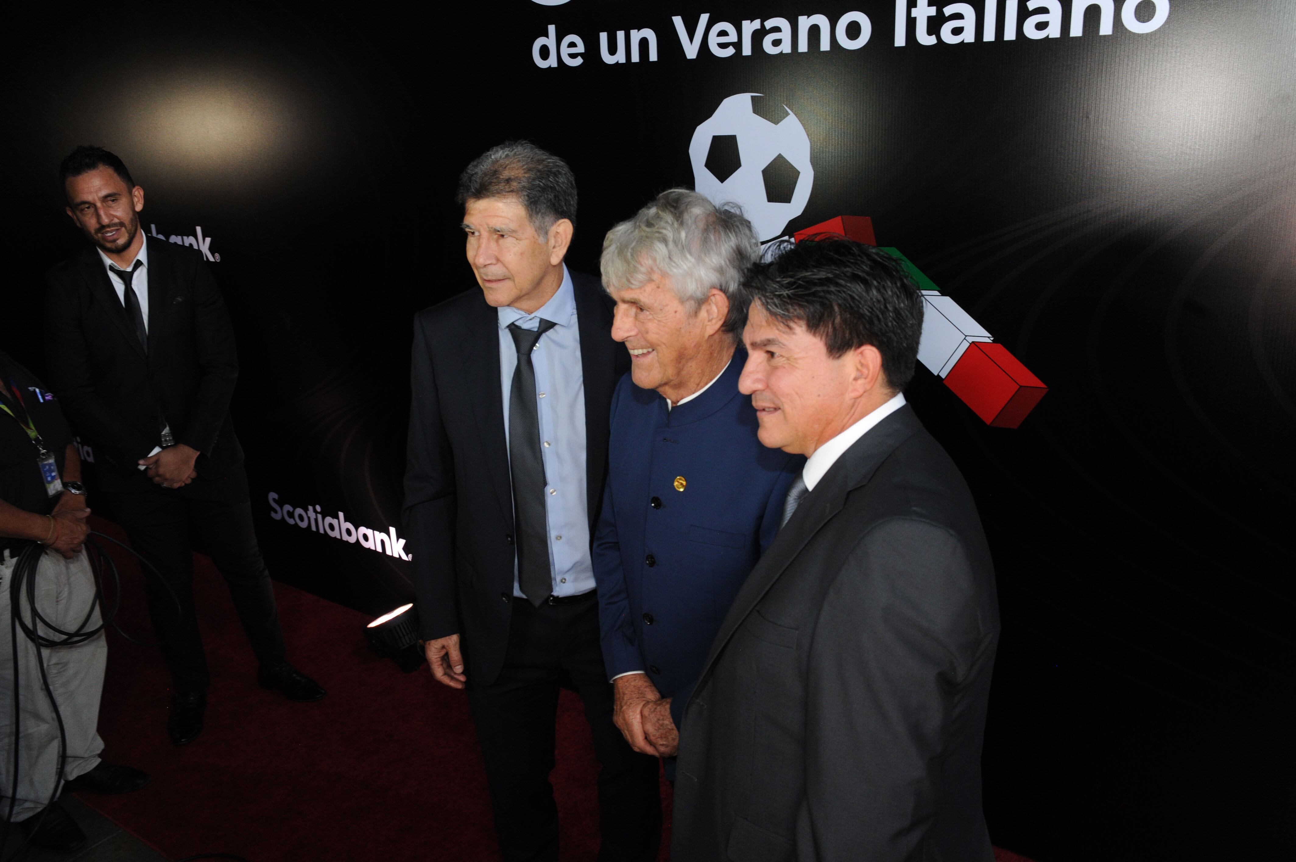 HOMENAJE A LOS MUNDIALISTAS TICOS Y A "BORA" MILUTINOVIC .