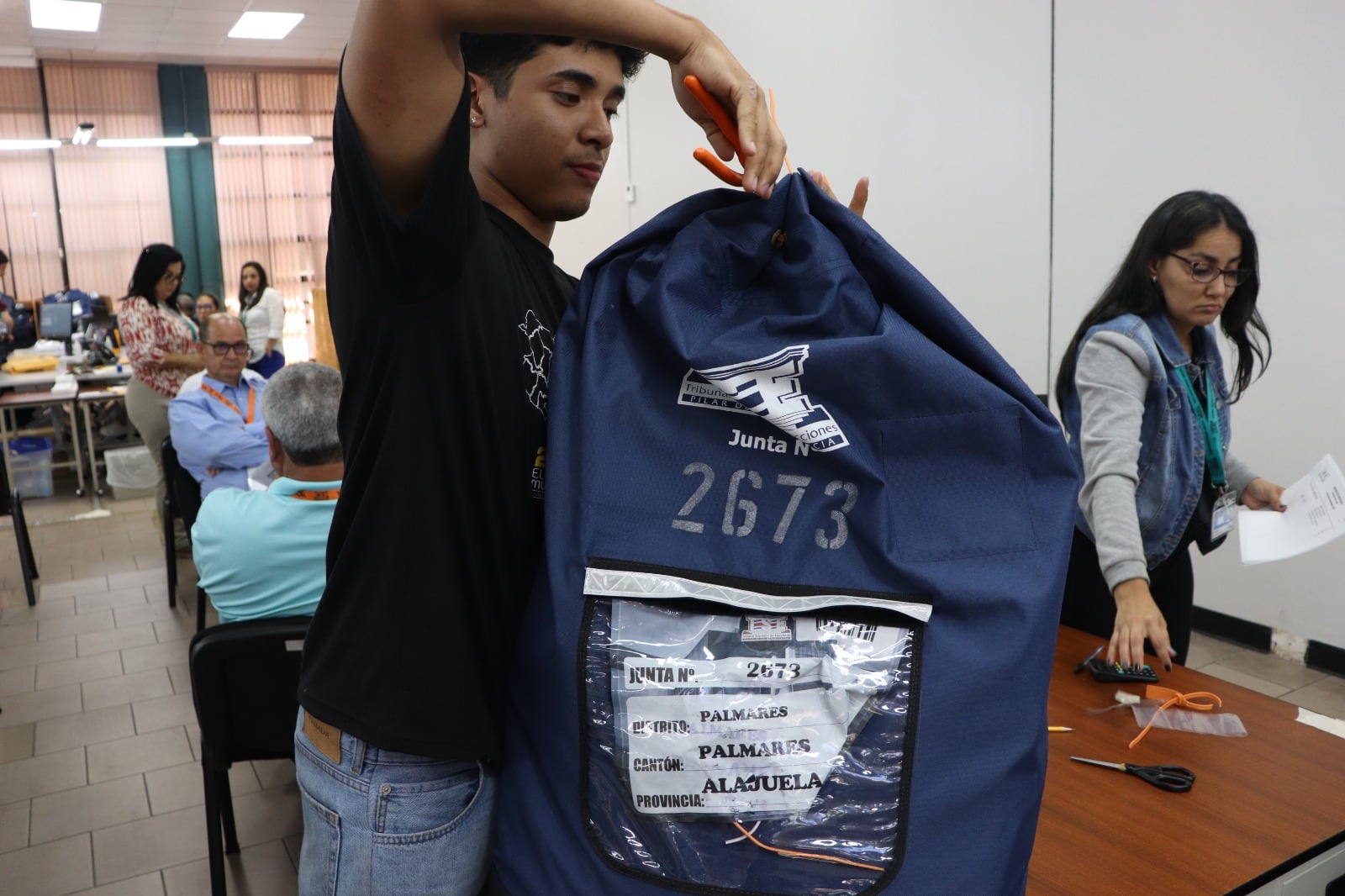 Este jueves se llevó a cabo el conteo de los votos de Orotina y Palmares de las elecciones municipales.