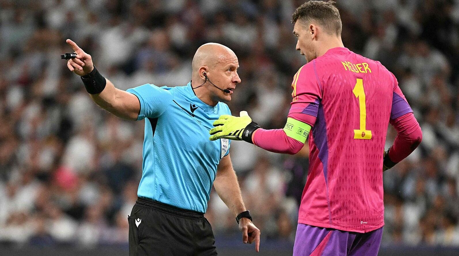 La UEFA extenderá la política de diálogo exclusivo entre árbitros y capitanes a todas sus competiciones, buscando mejorar el respeto y la comunicación.