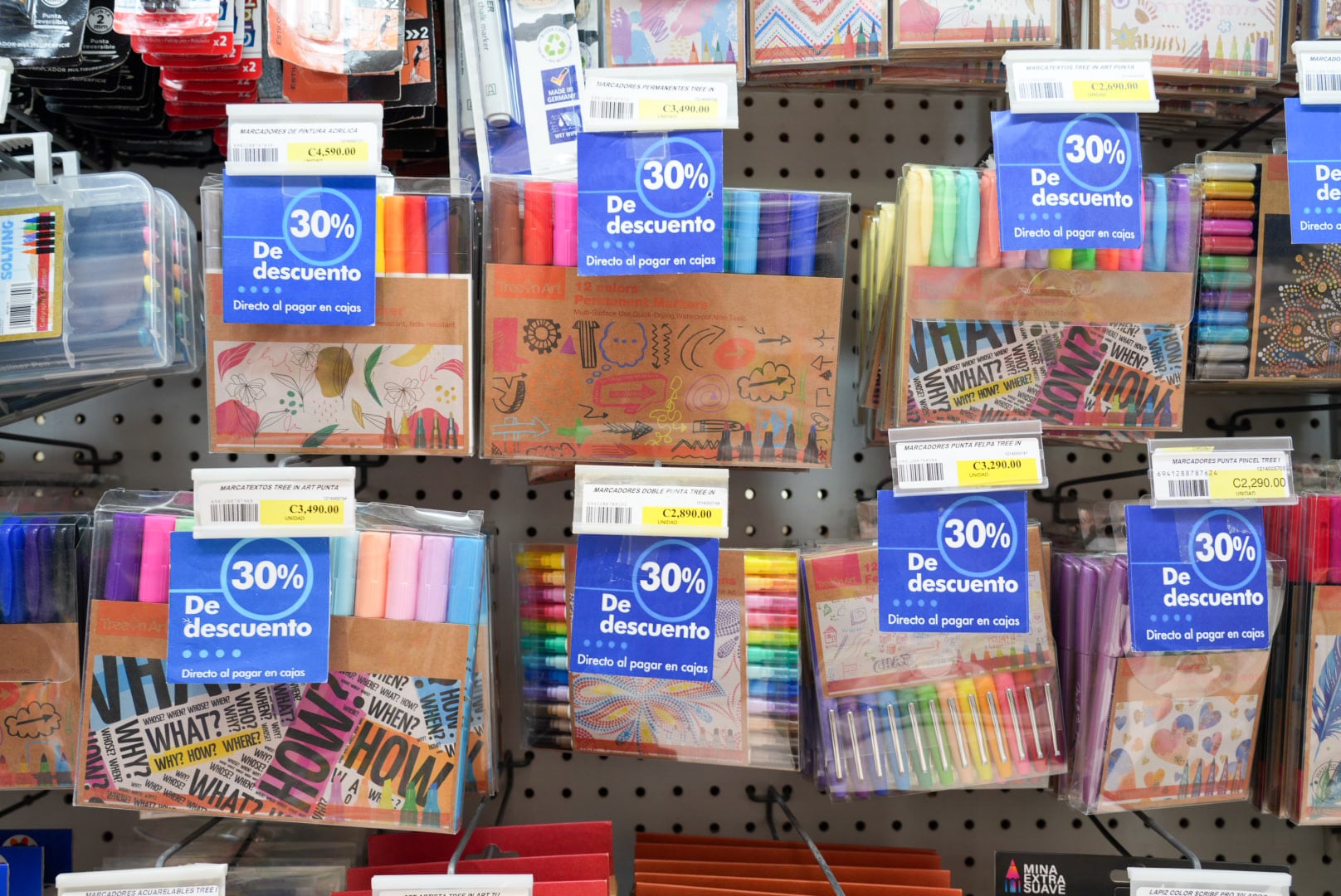 29/01/2026. Entrada a clases. Productos en descuento de artículos escolares en Office Depot. La Uruca, San José. Fotografía: Lilly Arce