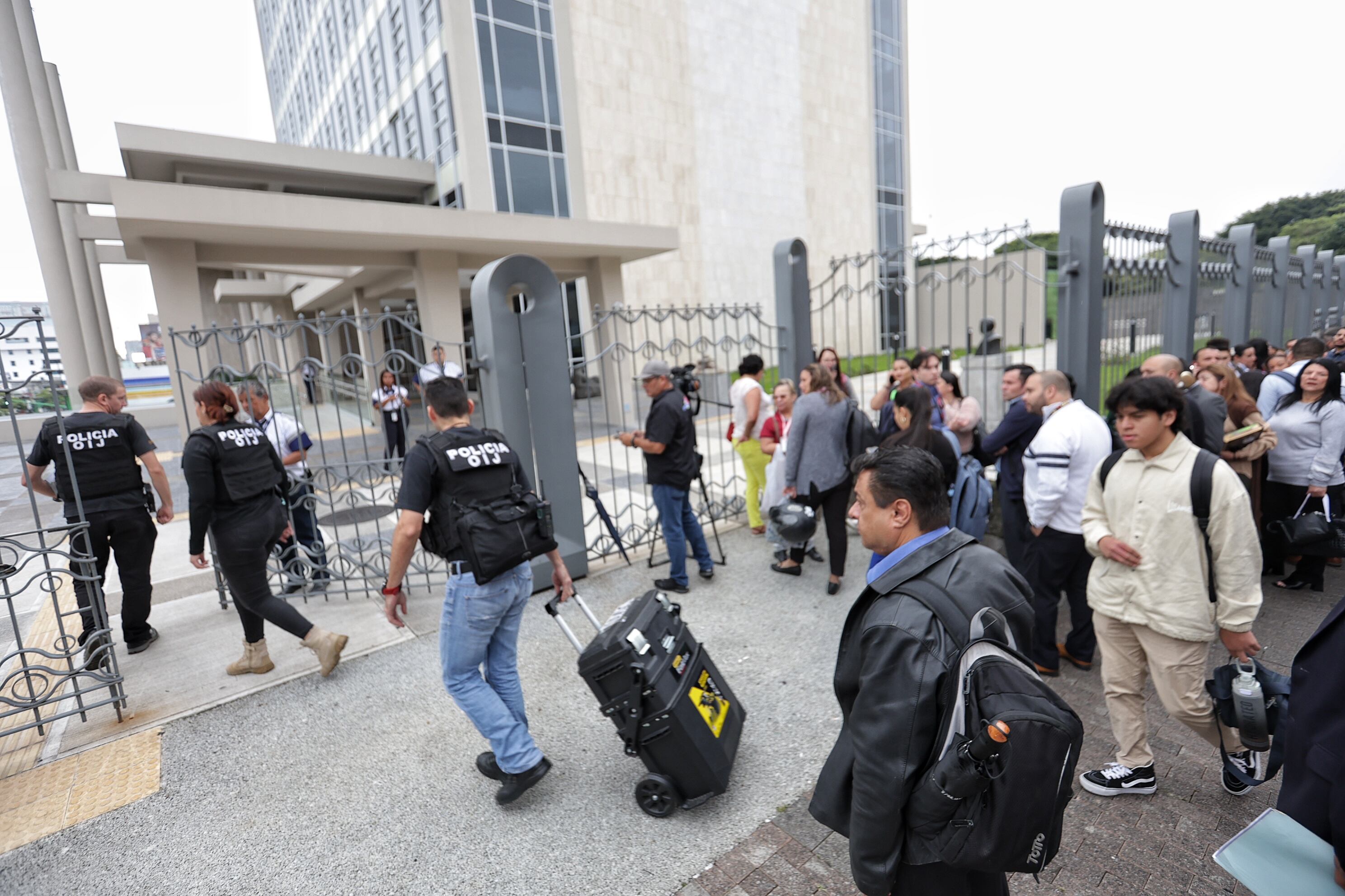 23/09/2024/ Allanamiento oficinas centrales de la CCSS / Foto John Durán