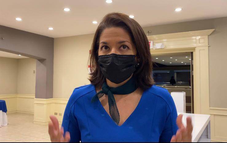 La doctora Munive, especializada en medicina familiar, asumirá el poder junto a Rodrigo Chaves el próximo 8 de mayo.