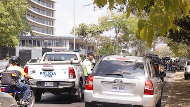 Karol G en Costa Rica: Policía desaloja a cuidacarros que acaparan vía pública