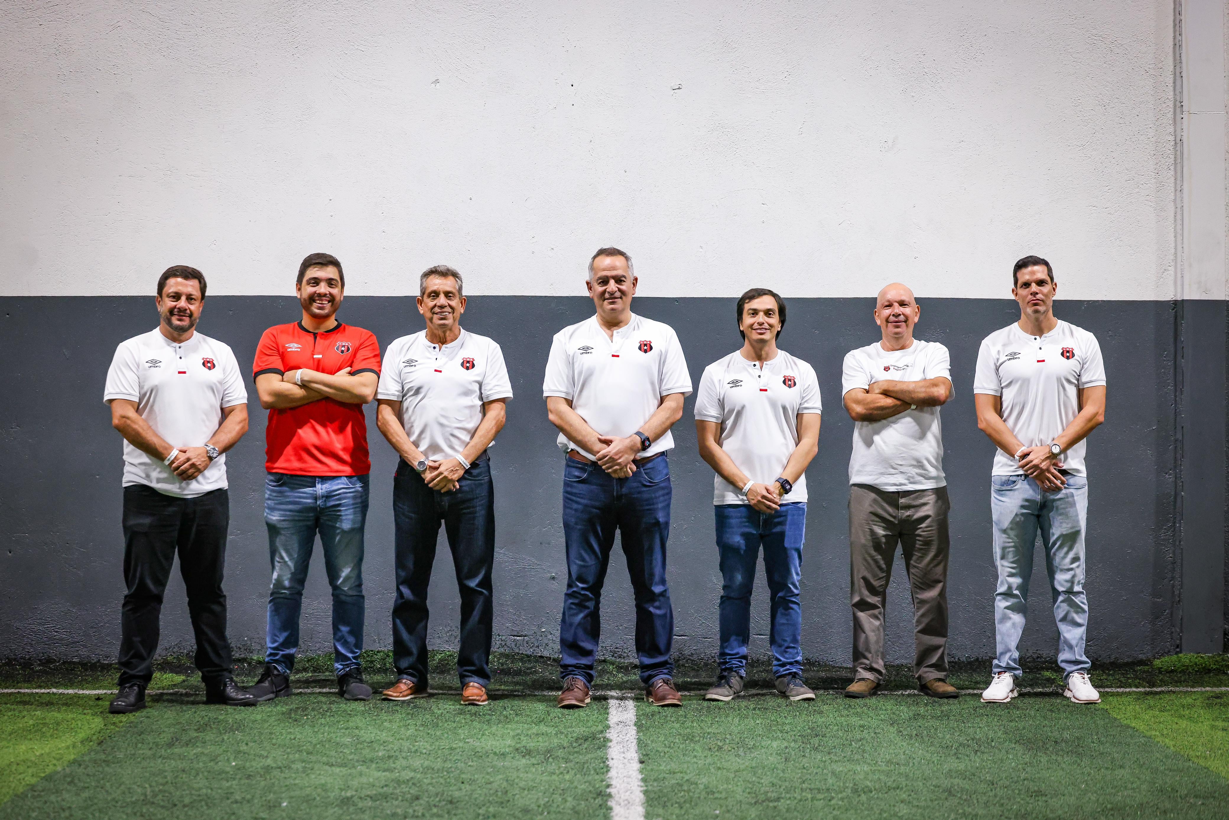 Federico Calderón, Ricardo Prada, Óscar Alvarado, Joseph Joseph, Enrique Morúa y Marco Zúñiga forman parte de la Junta Directiva de Liga Deportiva Alajuelense. Luis Salazar fue electo fiscal financiero.