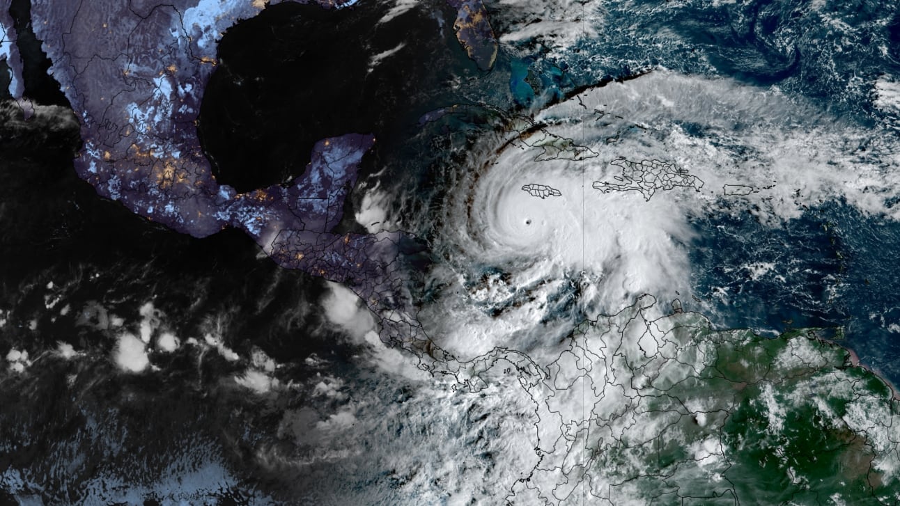 Esta imagen satelital muestra el huracán Melissa al sureste de Jamaica este 27 de octubre, fortaleciéndose al acercarse a Jamaica y otras partes del Caribe. Fotografía