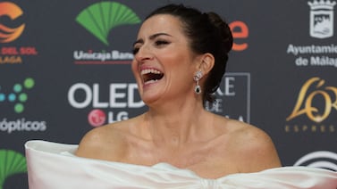 Actriz enciende la polémica al arremeter contra fe cristiana de los jóvenes: ‘Me da pena que necesiten creer en algo...’