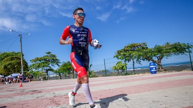 Triatleta costarricense espera completar 226 kilómetros para llevar agua potable a comunidades indígenas