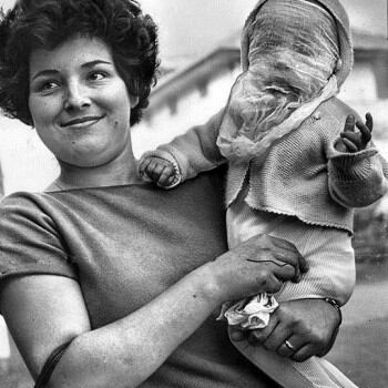Los cuidados con menores de edad debían extremarse para evitar que cenizas y lluvia ácida los afectaran cuando estaban a la intemperie. Foto: suministrada ppor G. Alvarado I.