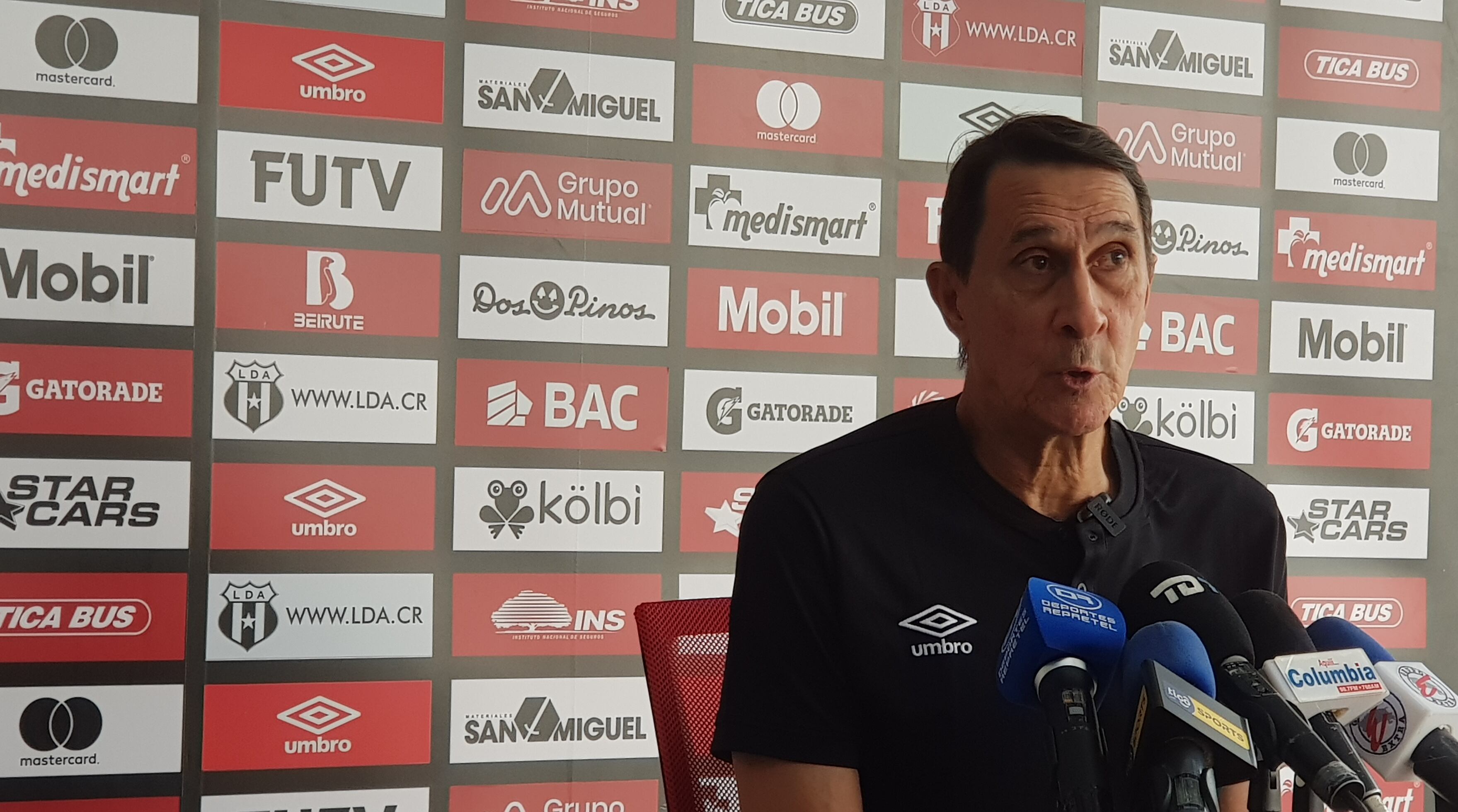 Alexandre Guimaraes se ocupa más en Liga Deportiva Alajuelense que en el momento de Cartaginés.