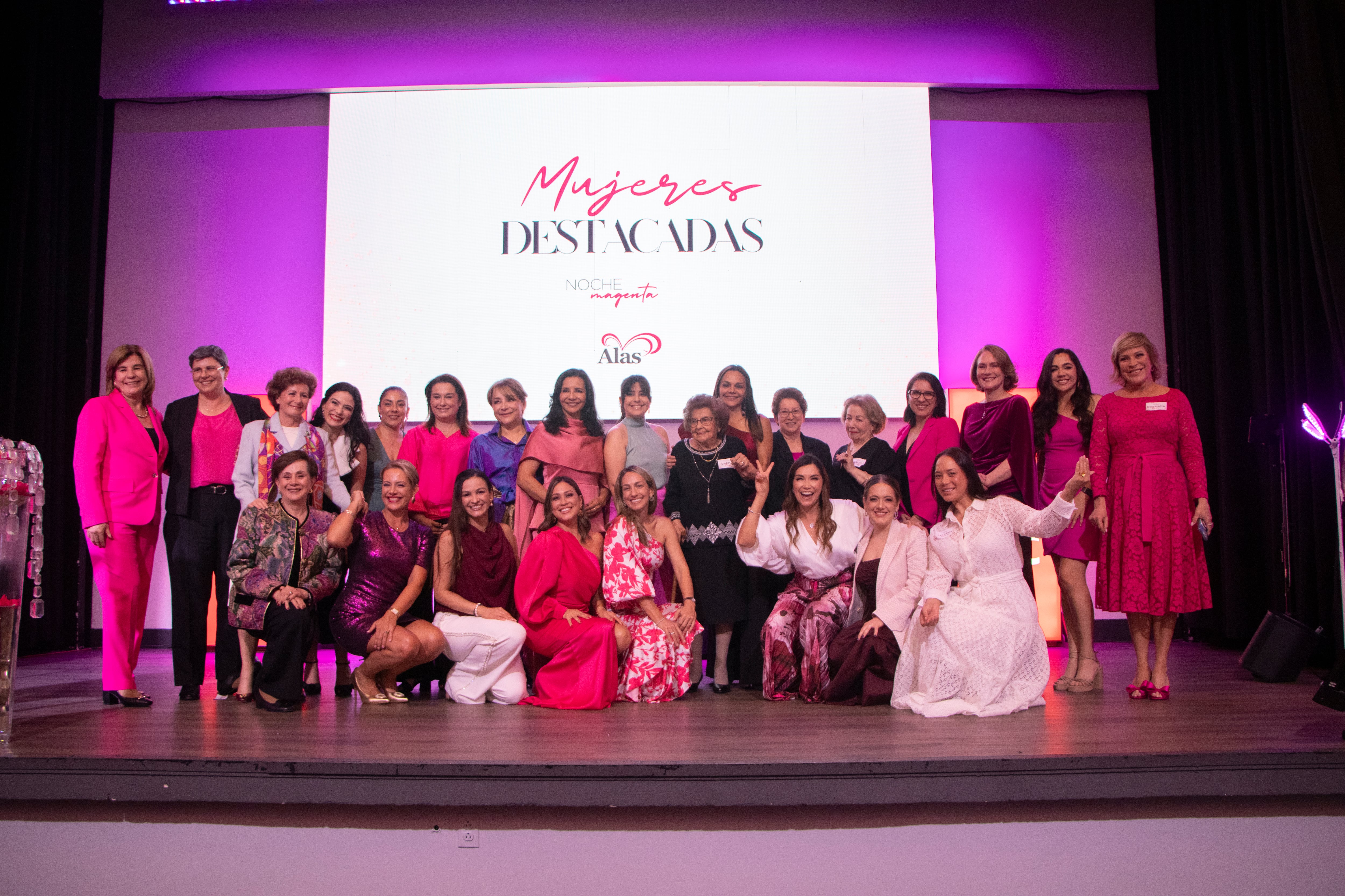 La Noche Magenta 2026 destacó a 27 mujeres quienes compartieron su historia y motivaciones.