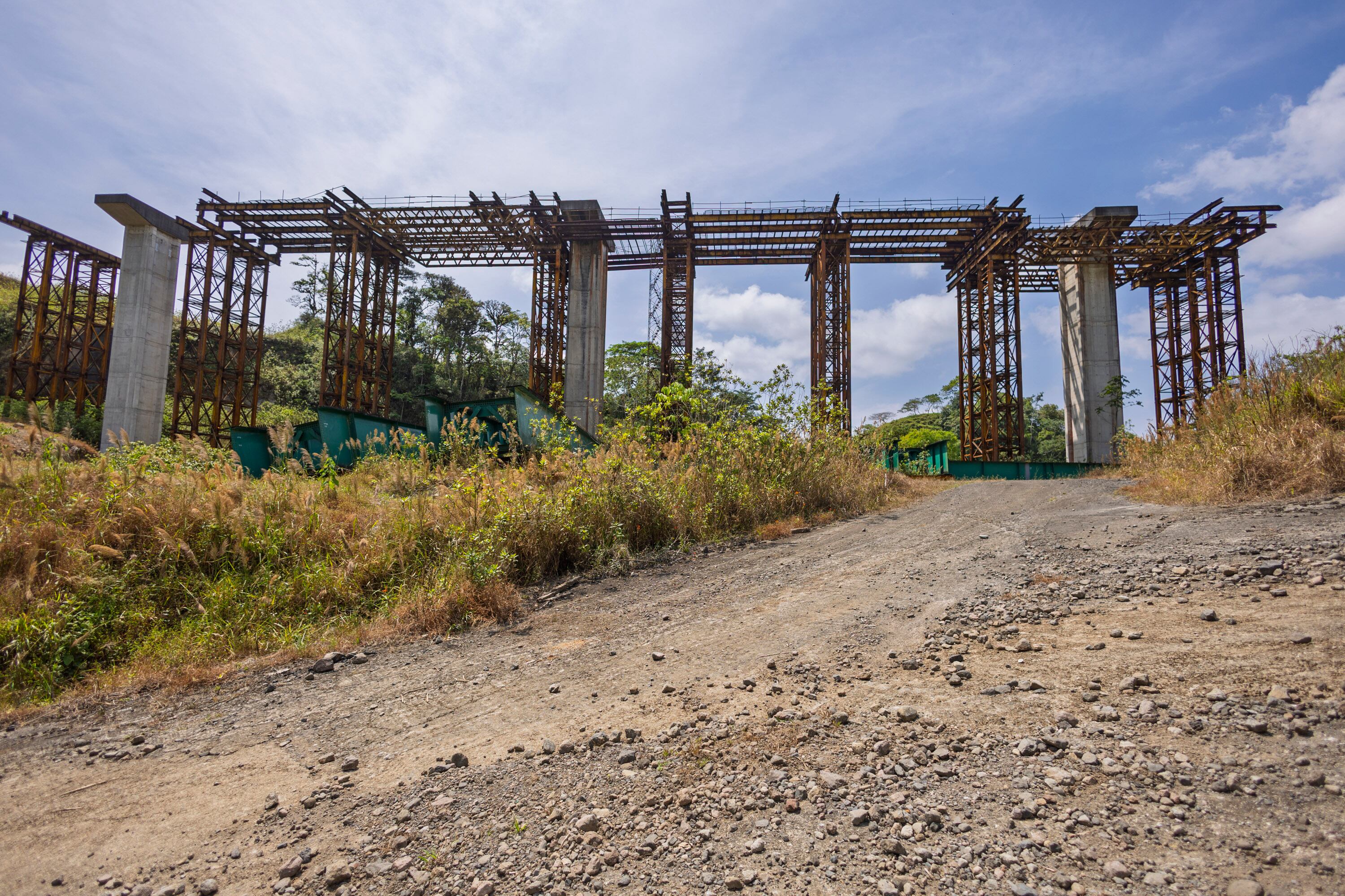 03/04/2025, Alajuela, San Carlos, estado actual de la Ruta Nacional 35 hacia San Carlos, que lleva varios años retrasada su construcción, y ahora el gobierno parece que va a reanudar las construcciones para terminar esta ruta.
