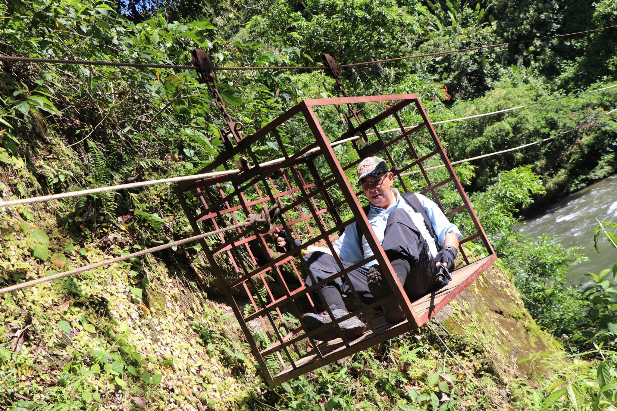 El obispo Javier Román retomó su misión tras un infarto y documentó el limitado acceso a salud en Alto Coen y San José Cabécar.