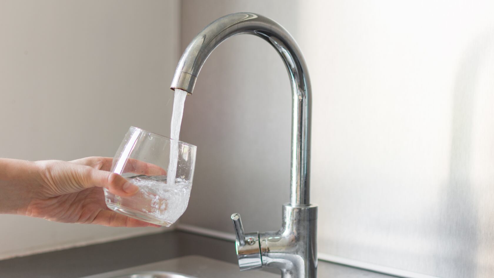 ESPH programó suspensiones de agua en San Rafael y Heredia el 25 y 26 de noviembre por lavado de tanques. Consulte los principales barrios afectados y las vías de información.