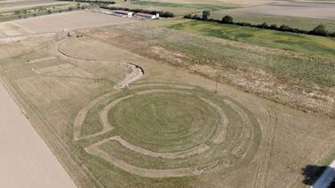 Lo que los científicos descubrieron al analizar unas extrañas marcas en el suelo de hace 6500 años