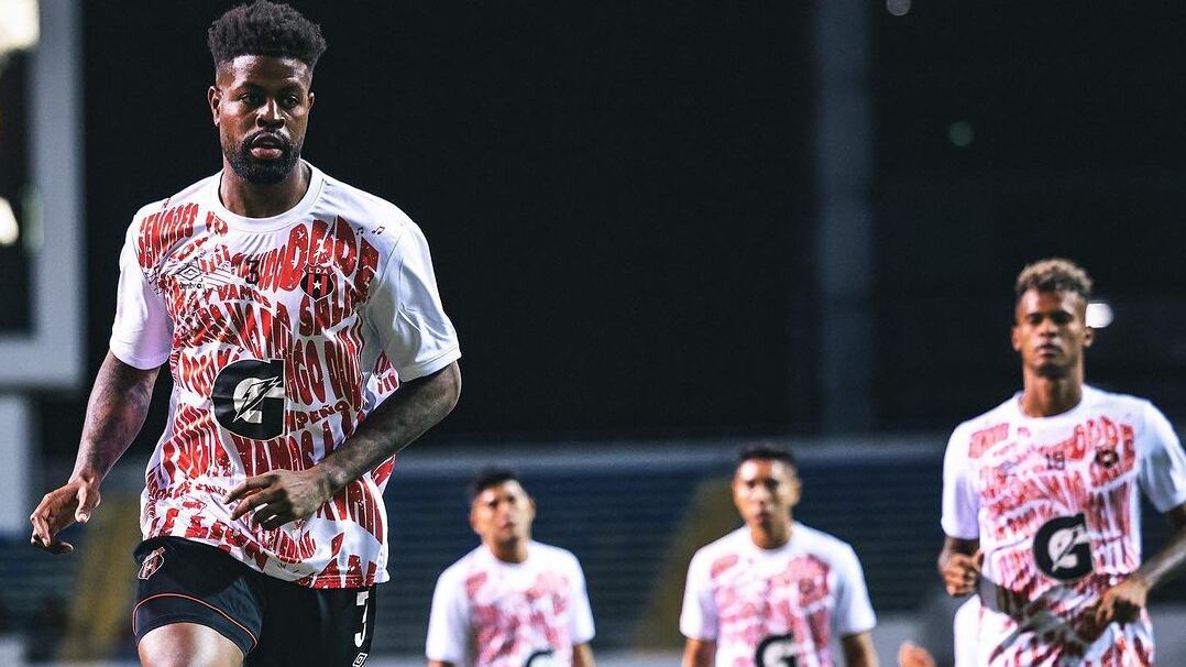 Guillermo Villalobos contó que Manjrekar James llegó a hacer buena competencia en Alajuelense.