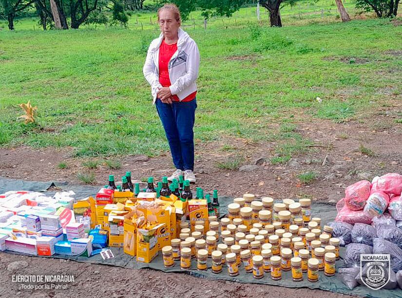 El Ejército de Nicaragua informó en un comunicado de prensa, el pasado 25 de agosto, que había incautó medicamentos de uso hospitalario a dos nicaragüenses que pretendían sacarlo de ese país, para trasladarlo como contrabando a Costa Rica. Esta es una de las fotos de la incautación que compartieron.