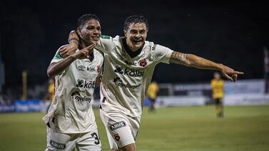 Vea los goles con los que Alajuelense defiende su liderato a capa y espada (videos)