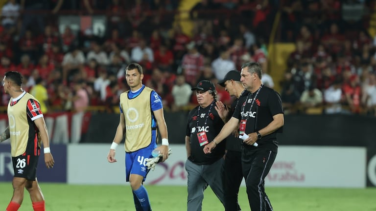 Óscar Ramírez: ‘Si algo ha tenido Alajuelense es carácter para llegar a tanta final’