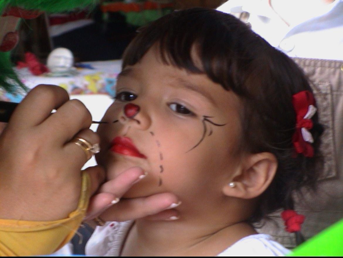 María Jesús Rodríguez desde niña fue creativa, extrovertida y musical; creció escuchando canciones de Gloria Trevi y Ricardo Arjona con su madre en el carro.