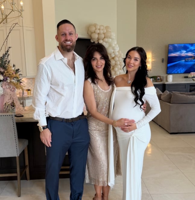 Lynda Díaz y sus hijas Linda Liz y Nicole "Coco" Roper
