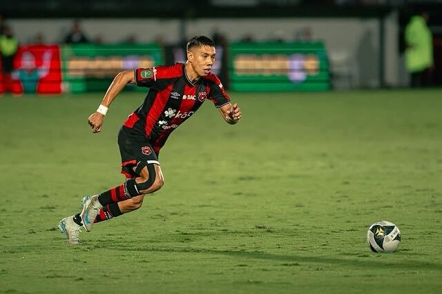 Carlos Martínez envió un mensaje tras su salida de Alajuelense.
