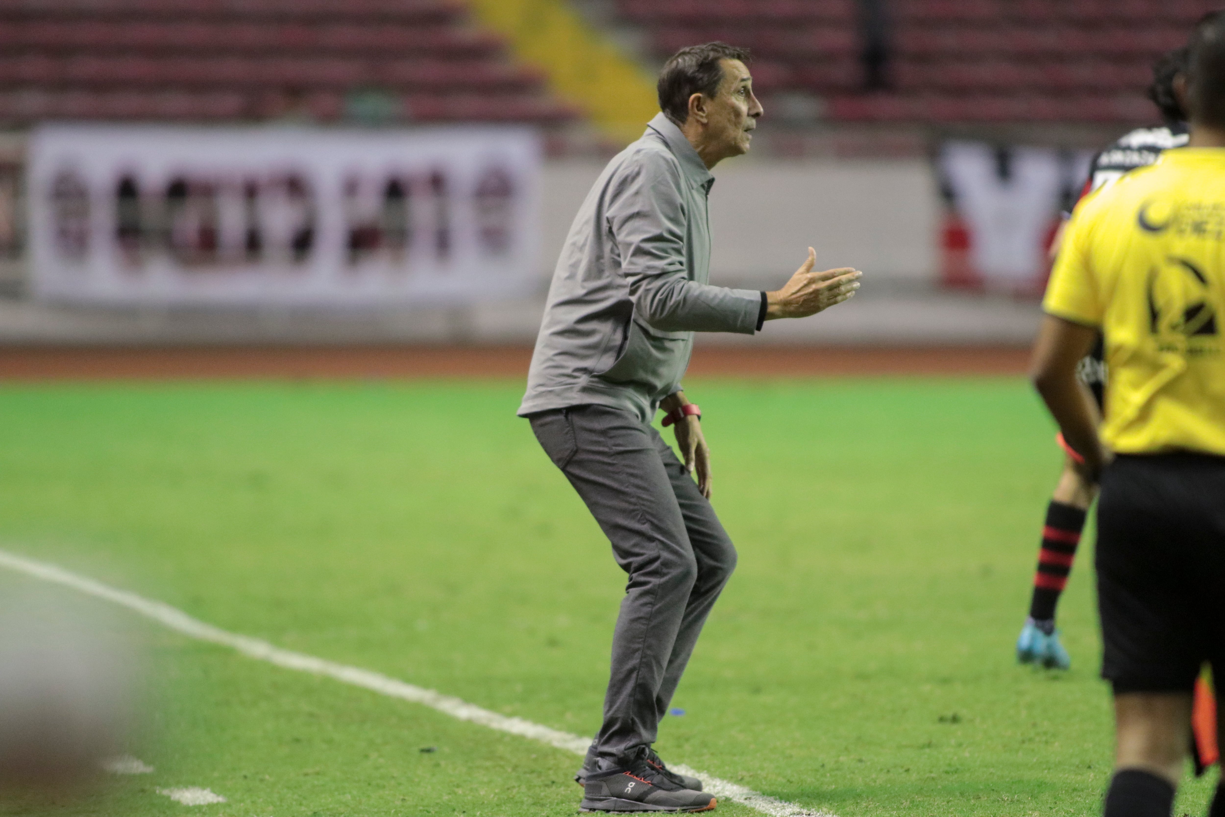02-02-2025 Estadio Nacional, San José, partido de la jornada 7 del campeonato de primera divisón entre Liga Deportiva Alajuelense y Club Sport Cartaginés.
En la Foto: Diego Campos, Luis Flores
Jonathan Jiménez Flores para Grupo Nación