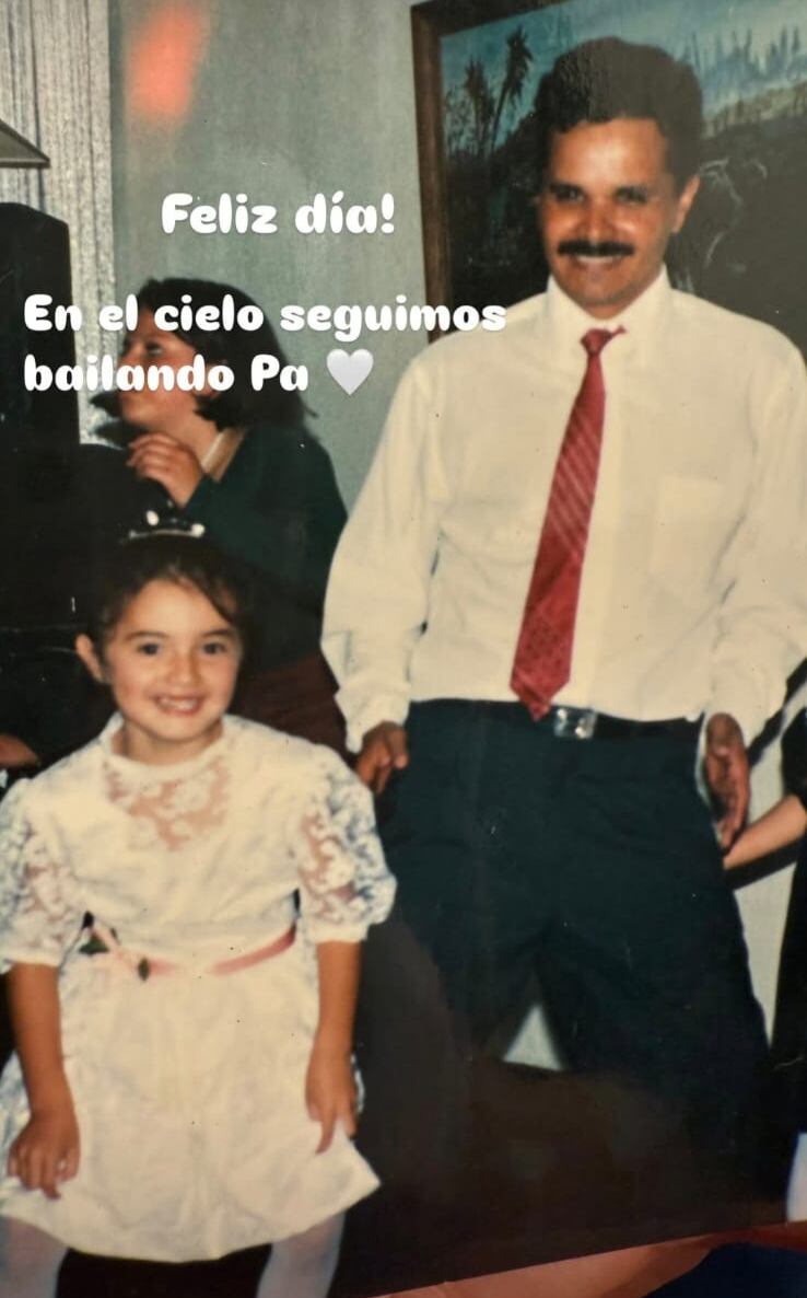Natalia Álvarez recordó a su papá con una fotografía de ella pequeña. 'En el cielo seguimos bailando', escribió.