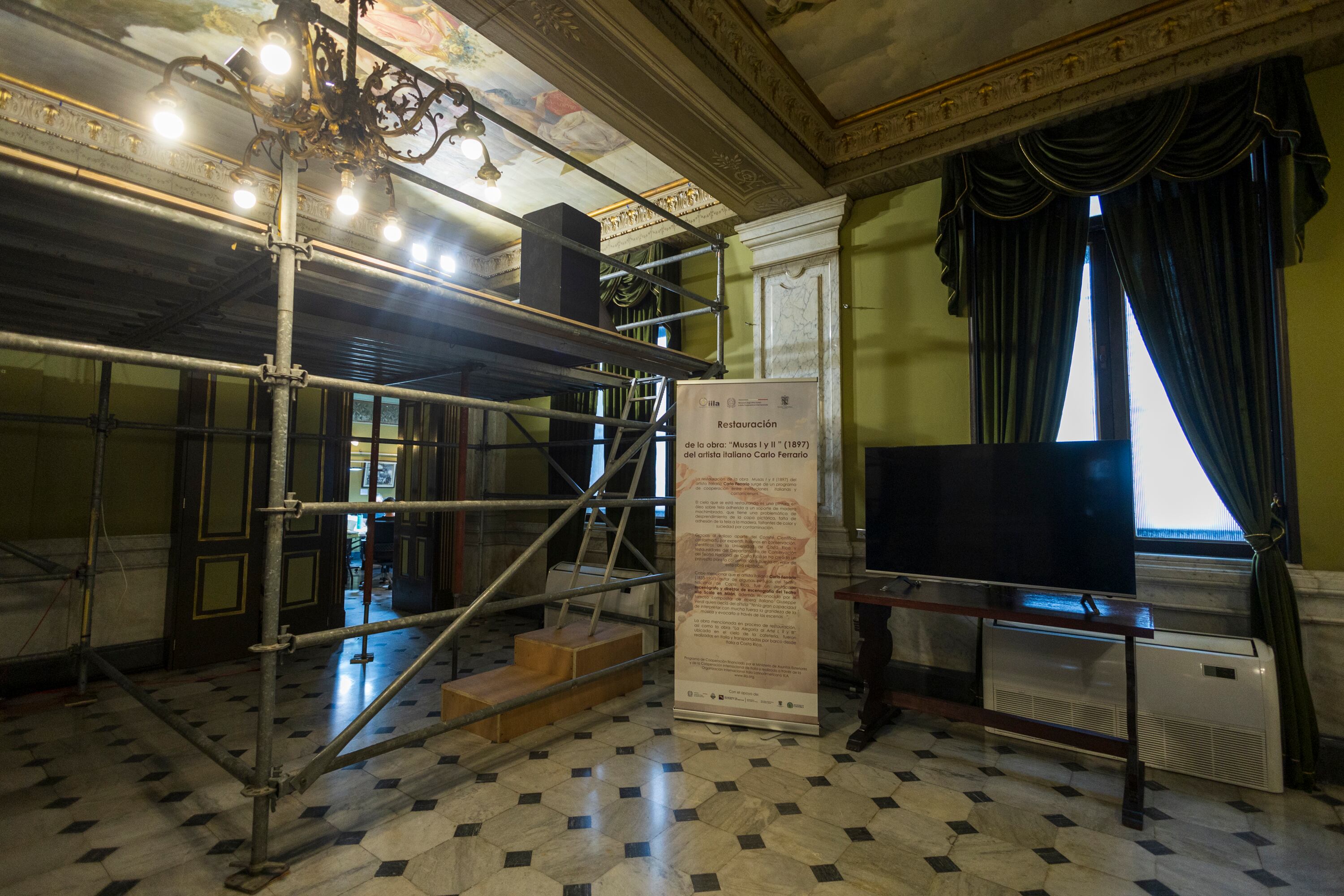 10/07/2024, San José, Teatro Nacional, entrevista con los encargados de la restauración de las obras en el Teatro Nacional, Marcia Fallas, encargada de la restauración, Guillermo Fournier y Kimberly González, restauradores y con la director adel teatro nacional, Karina Salguero.