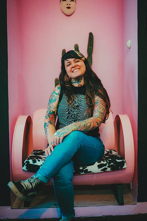 Tatuadora Jana de Oliveira en revista Perfil