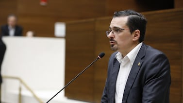 José María Villalta impulsará dispensa para proyecto del FA que prohibiría trabajos privados a diputados, tras respaldo de Laura Fernández