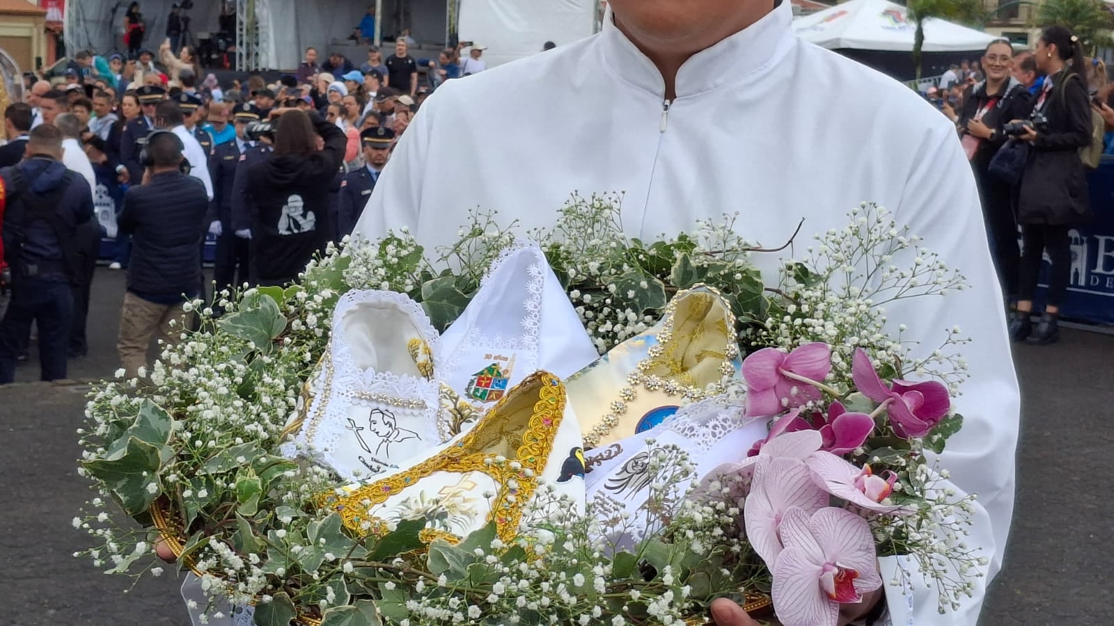 Estos son los vestidos presentados ante la virgen de los Ángeles por la Diócesis de Ciudad Quesada durante la ceremonia de vestición de este sábado 1.° de agosto.