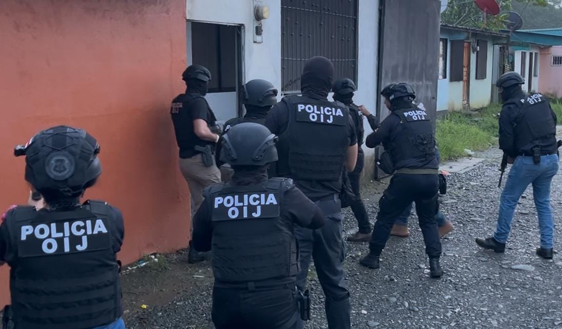 Allanamientos en Limón por caso de homicidio frente a un casino.