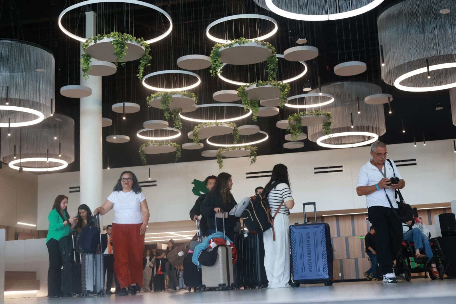 Así luce la nueva área externa de la terminal de llegadas del Aeropuerto Internacional Juan Santamaría.
