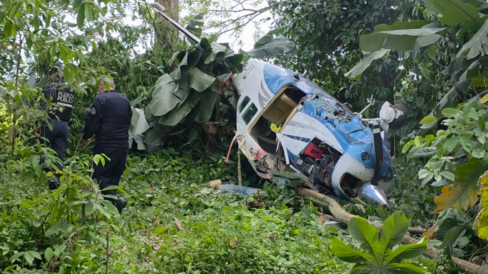 Dos hombres adultos y un menor de edad resultaron heridos tras el accidente.
