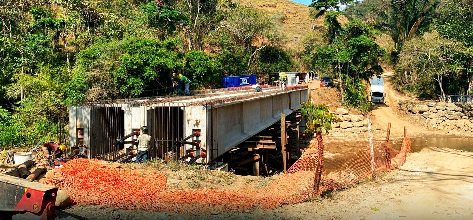 Puente construido mediante programa Proeri.
