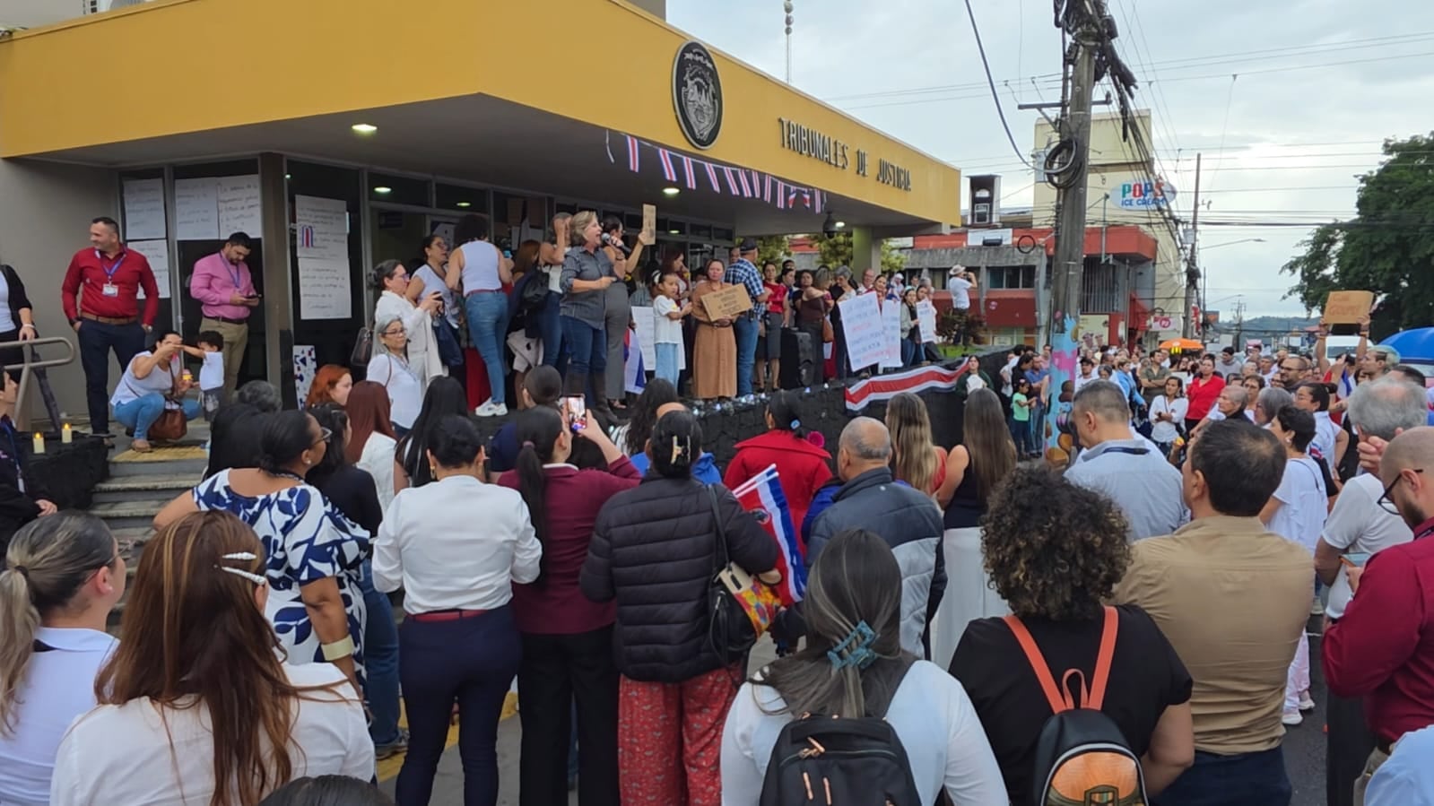 Plantón en defensa del Poder Judicial - San Carlos
